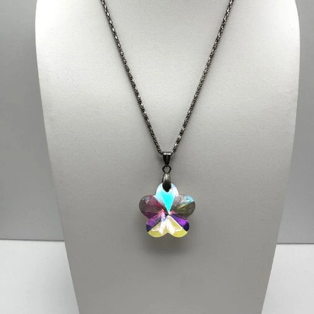 Vintage 90s Borealis Flower Pendant Necklace Boho Women's Classic Jewelry